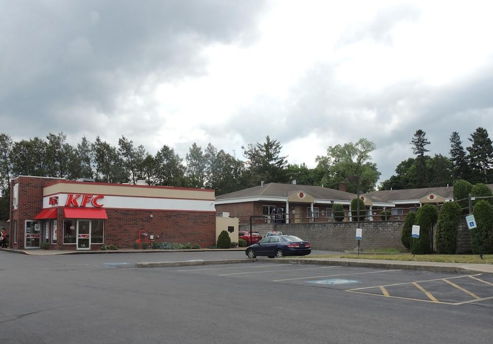 Econo Lodge Dewitt I-90 Extérieur photo