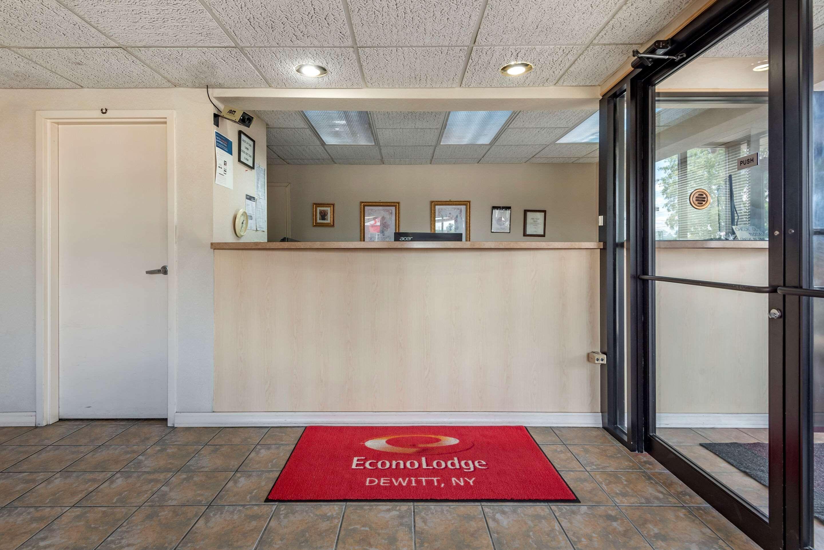 Econo Lodge Dewitt I-90 Extérieur photo