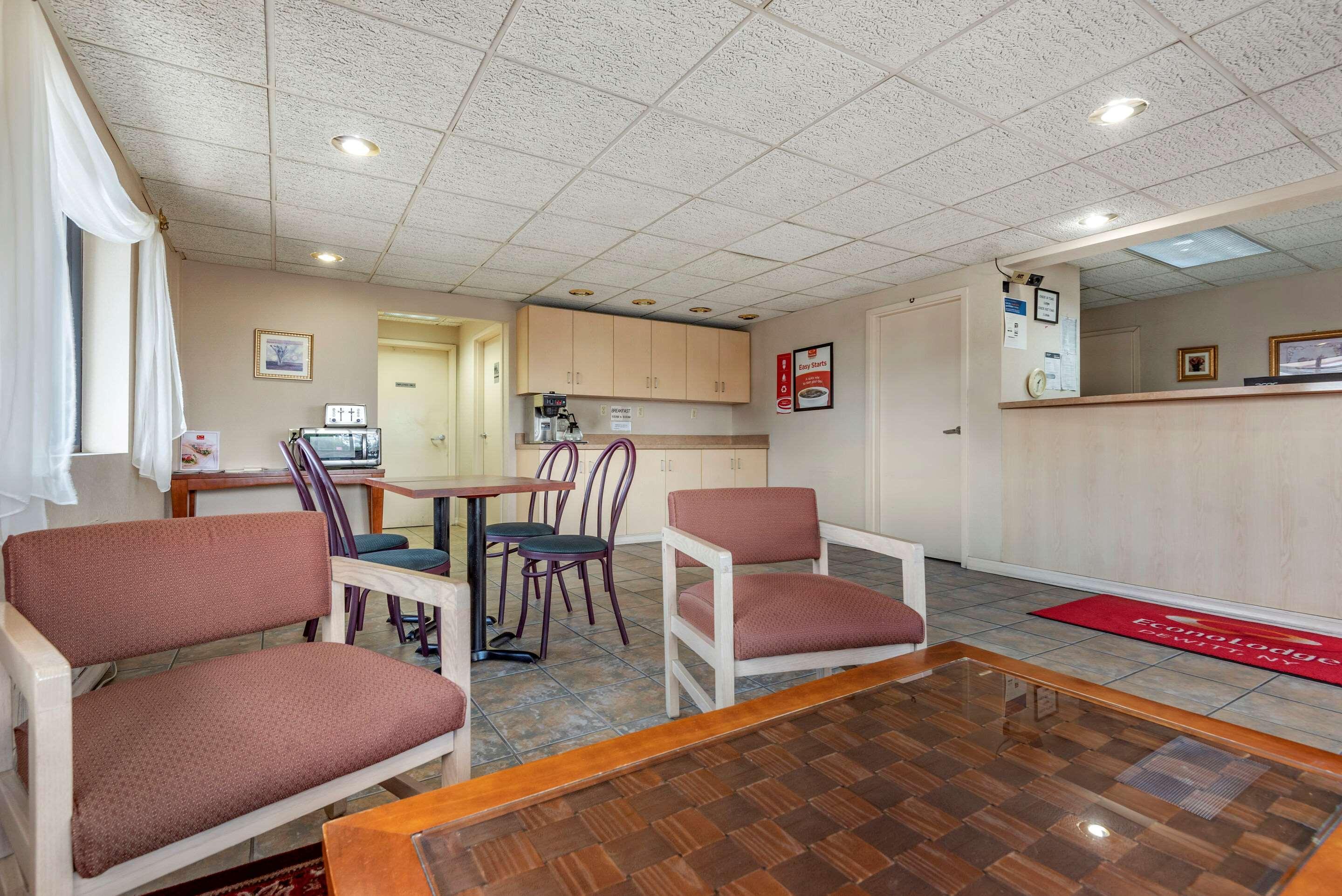 Econo Lodge Dewitt I-90 Extérieur photo
