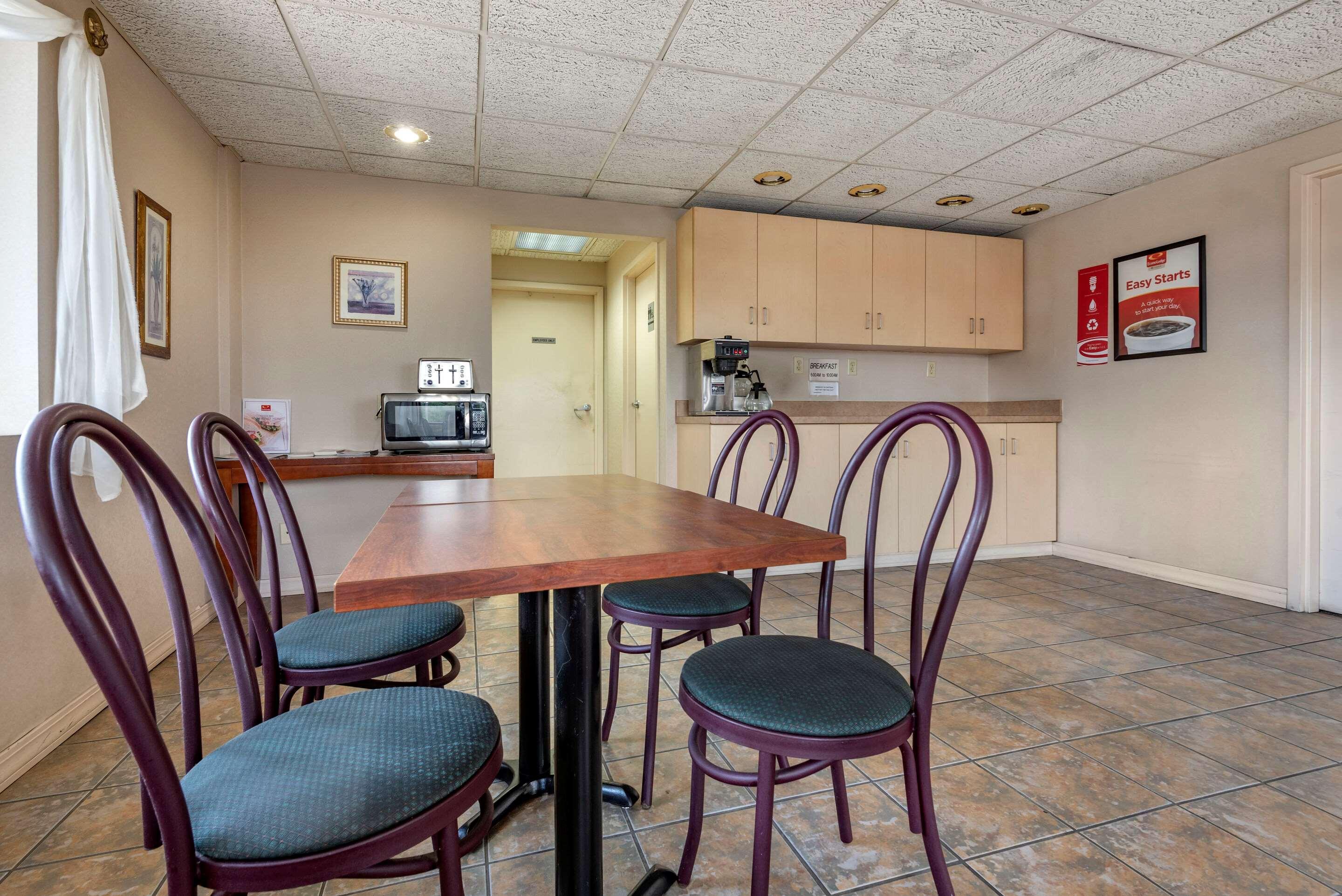 Econo Lodge Dewitt I-90 Extérieur photo